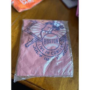 NWT Mint Condition Exclusive Noah Kahan Fenway Park 2024 T-shirt